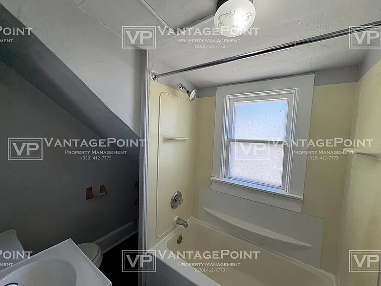 945 Velp Ave — Photo 12