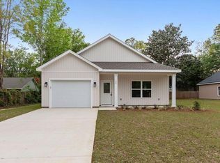 156 Oak Ln, Crestview, FL 32536