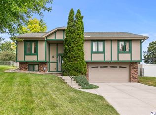 3028 S 159th Avenue Cir, Omaha, NE 68130