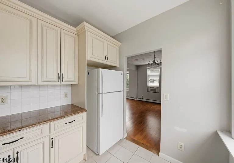 290 Ogden St — Photo 8