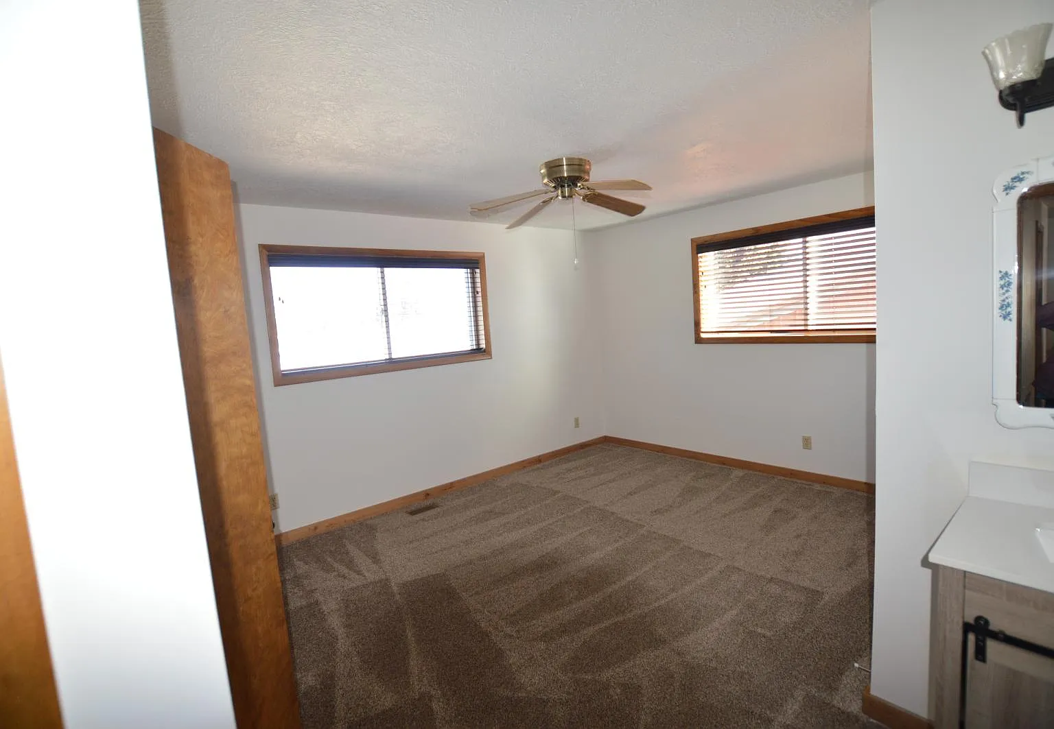 4 bed, 2500 sqft, $2,500 — Photo 4