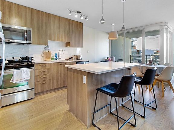 4th image of 13325 102a Ave #3103