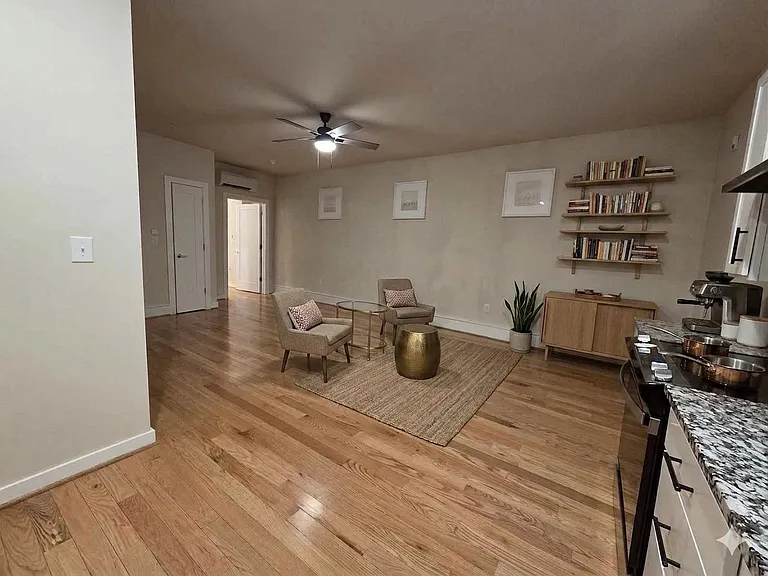 119 E Beverley St — Photo 6