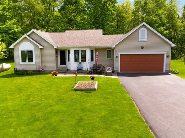 9558 Glenmark Rd, North Rose, NY 14516