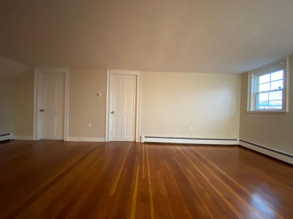 21 Dedham St APT 3, Wrentham, MA 02093