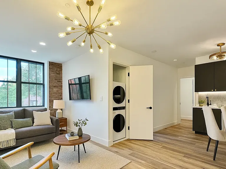 30 Rogers Ave #1E — Photo 1