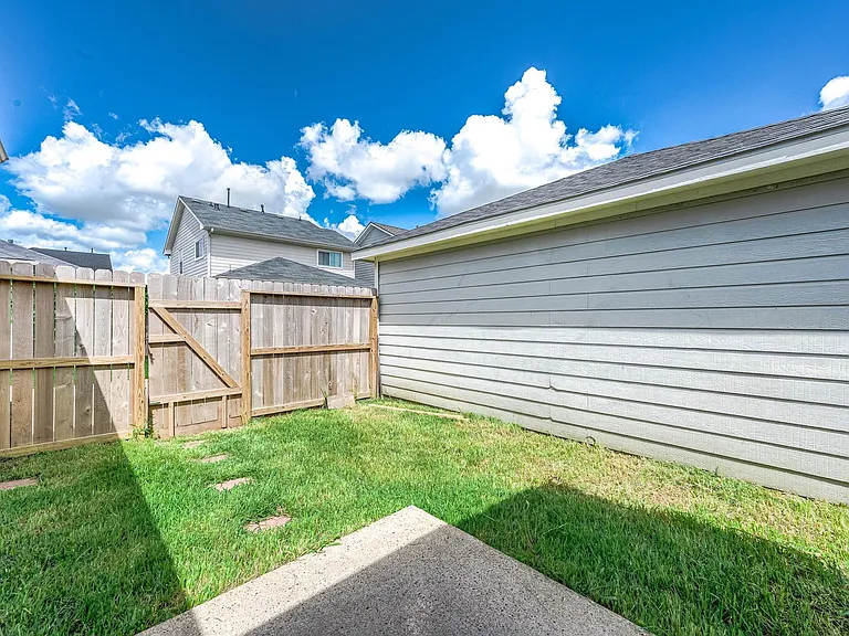 6162 Settlers Lake Cir E — Photo 19