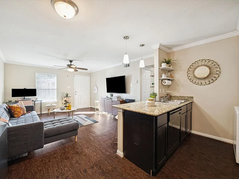 Timbergrove — Photo 17