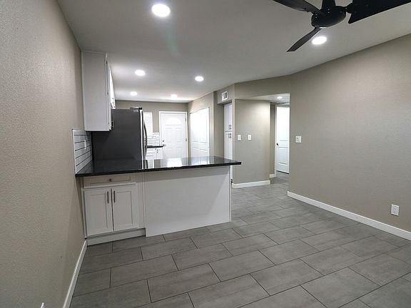3rd image of 1 N Naco Way APT 3