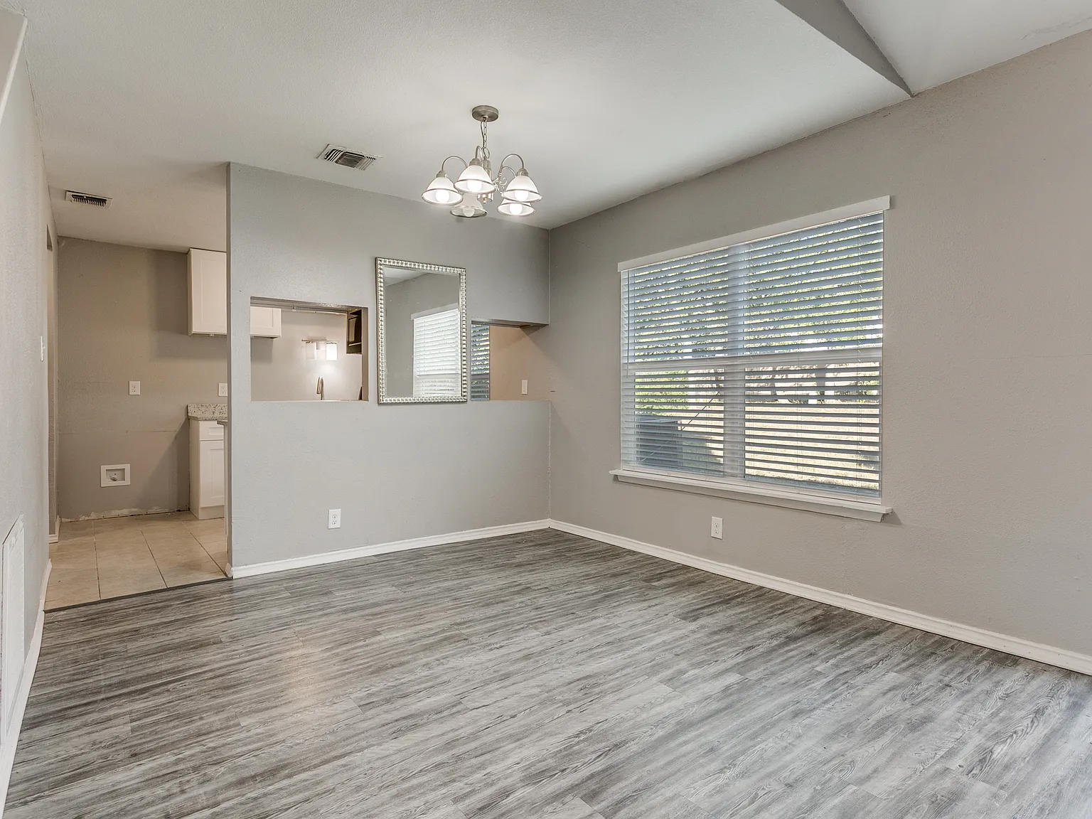 4 bed, 1900 sqft, $1,525 — Photo 2