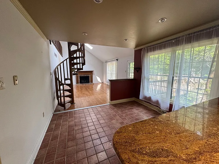 102 Ravenwood Pl — Photo 11