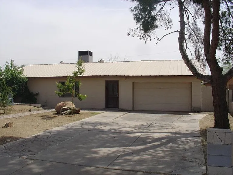 1823 W Fairmount Ave — Photo 14