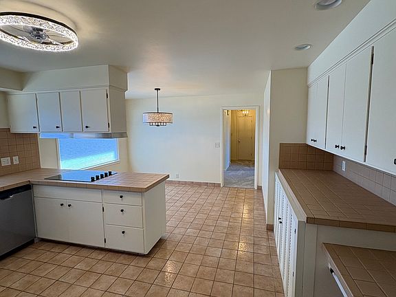 5th image of 395 Willow Dr