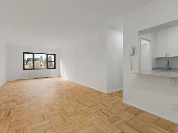 20 West 64th Street image 3 of 7