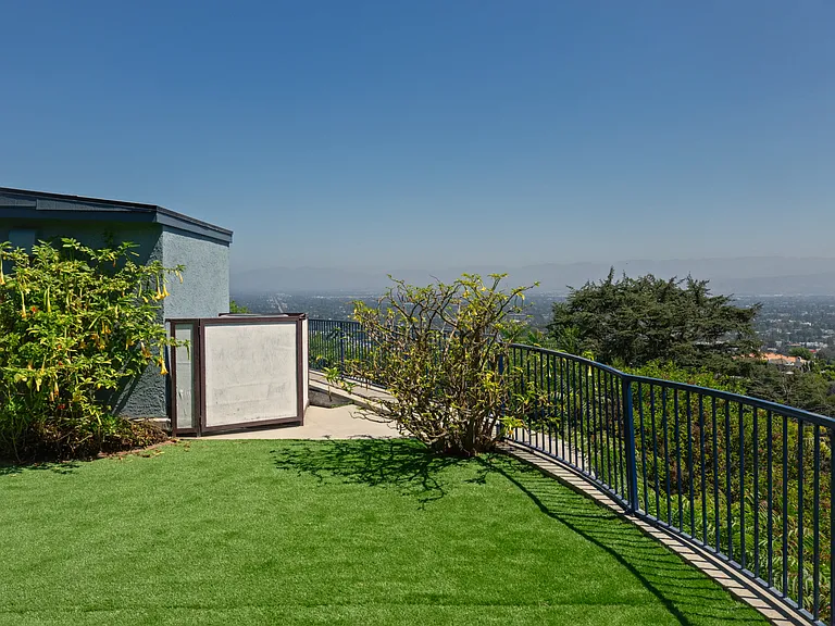 3710 Glenridge Dr — Photo 22