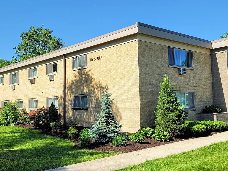 10 Oak Ave — Photo 13