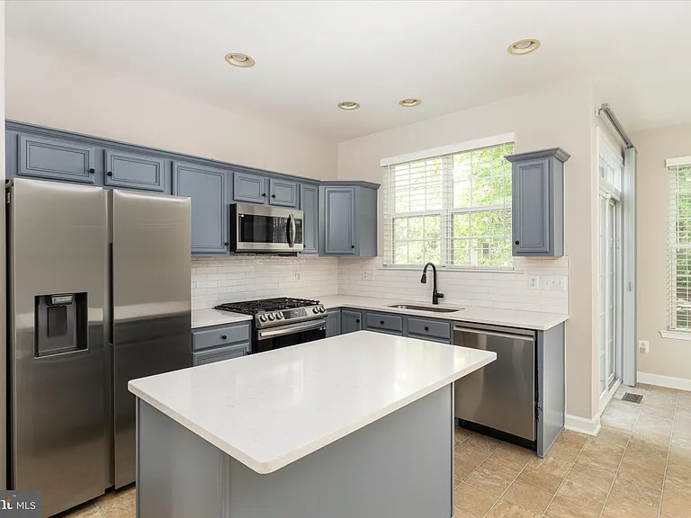 7579 Great Swan Ct — Photo 4