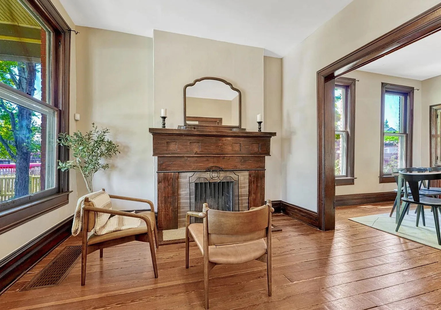 Charming 3-Bedroom Home with Heated Backyard Studio in Aurora — Photo 2