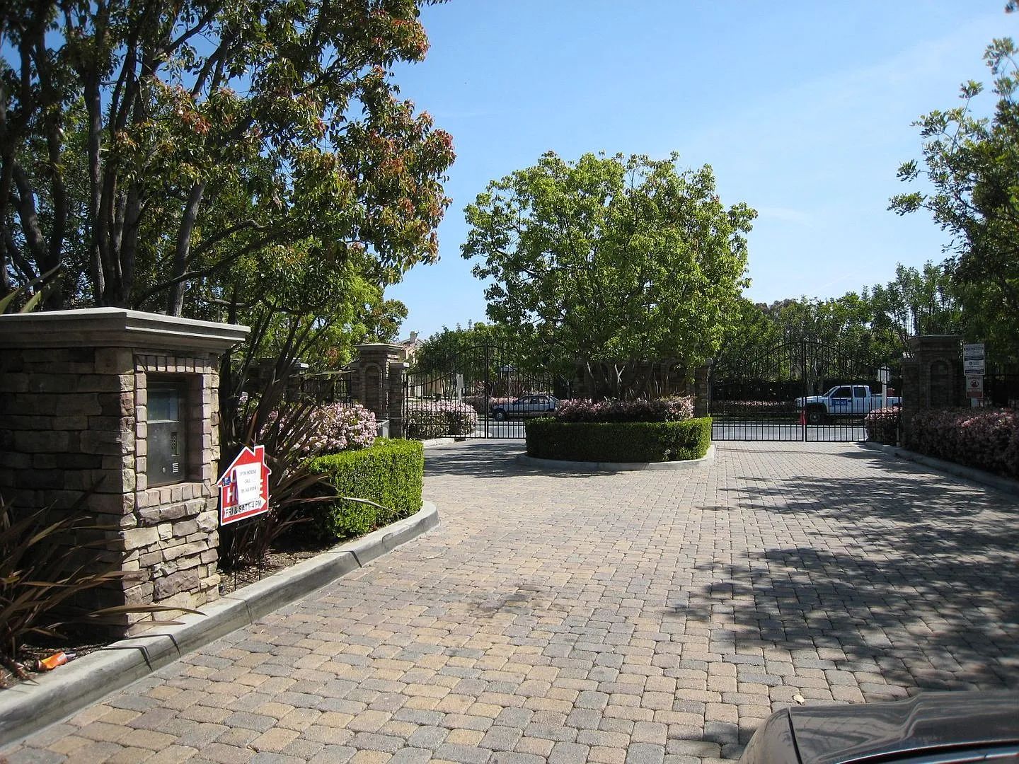 Exquisite 3 Bed 2.5 Bath Two Story Condo, Gated Complex, South Coast Metro — Photo 2