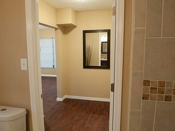 4th image of 404 Driftwood Dr E