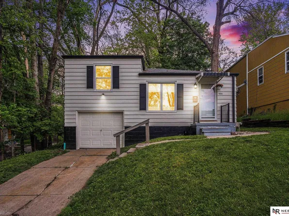 3705 N 43rd St, Omaha, NE 68111