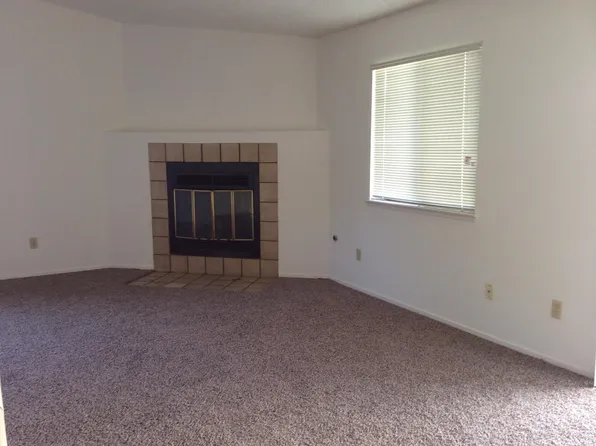 2233 N 10th Ave, Hanford, CA 93230