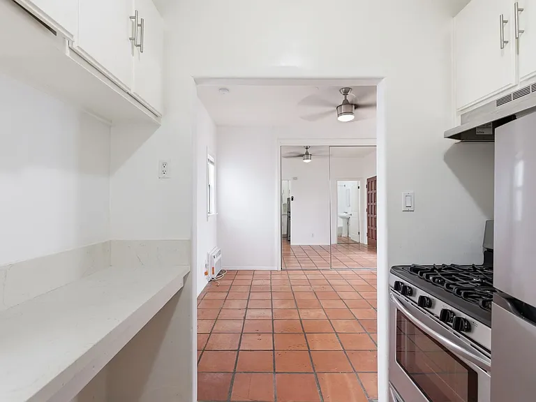 979 S. Ardmore Avenue — Photo 4