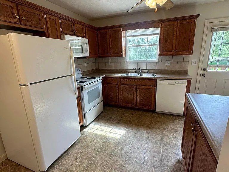 531 Hillcrest Dr #C — Photo 5