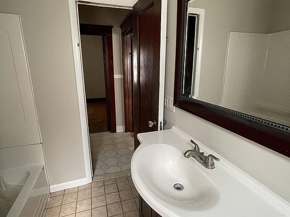 4th image of 124 Winthrop Ave #1