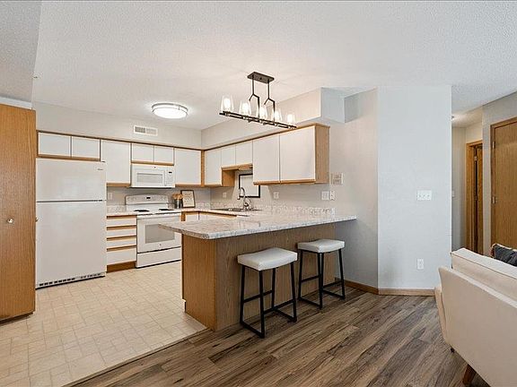 3rd image of 2861 Coral Ct APT 103