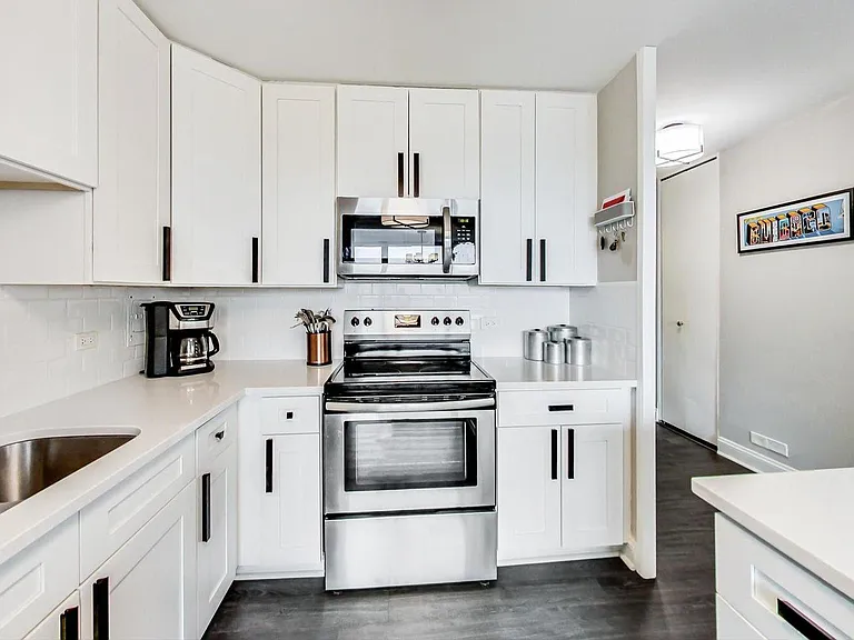5701 N Sheridan Rd #4A — Photo 7