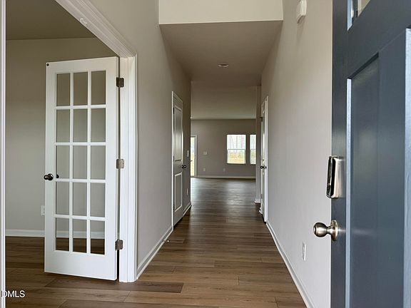 2nd image of 102 Klamath Dr