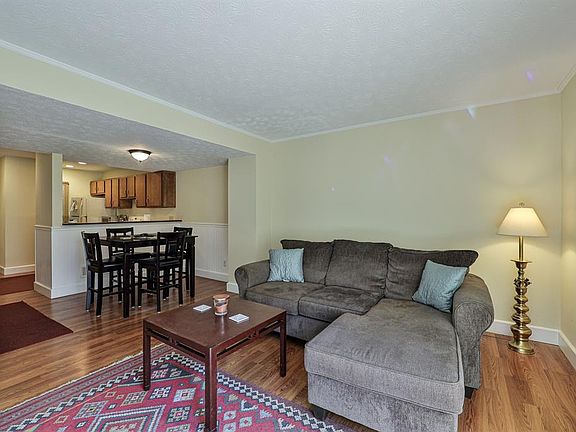 3rd image of 5017 Columbia Cir #15-61