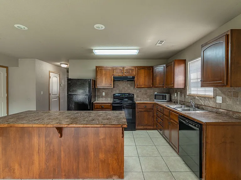 2933 W Scottswood Pl — Photo 9