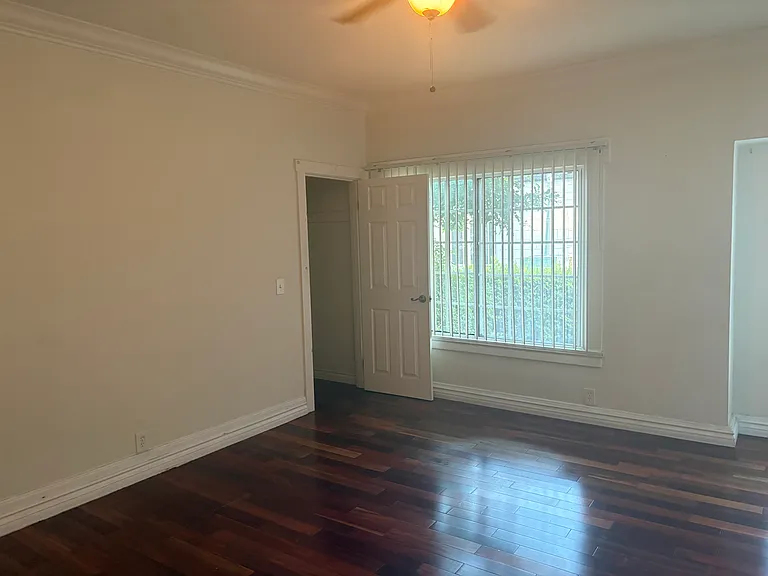 2320 S La Salle Ave — Photo 17