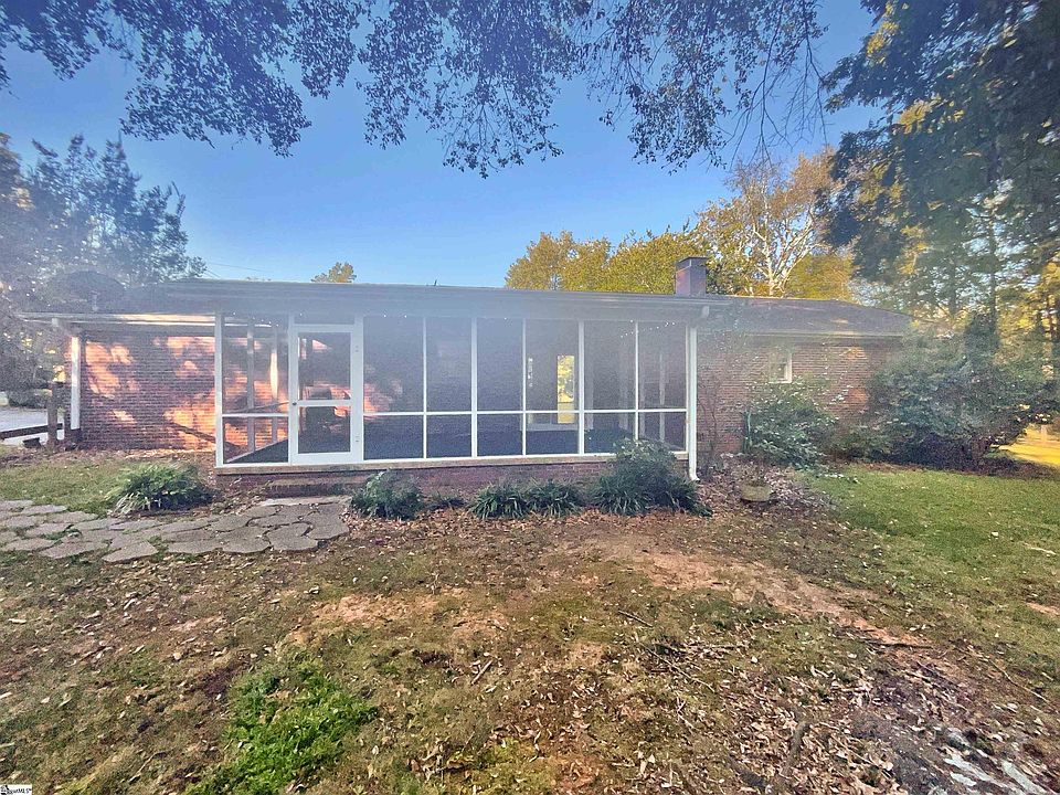1st image of 208 Beechwood Dr