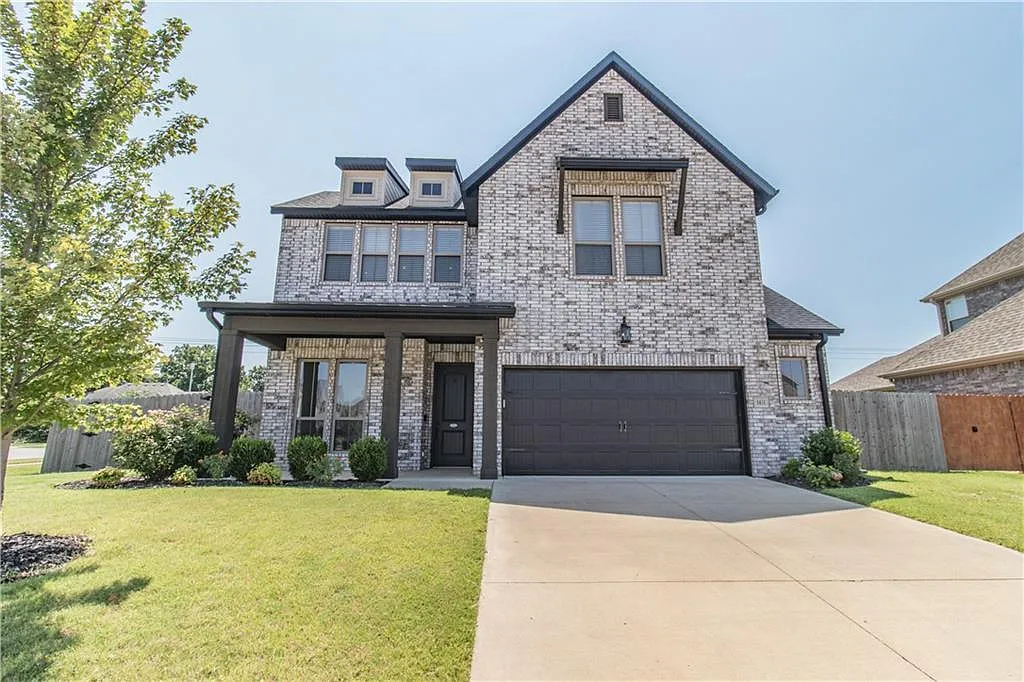 4 bed, 2.5 bath, 2208 sqft, $3,200 — Photo 1