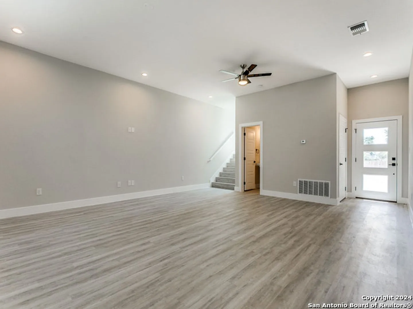 Luxury 3-Bedroom Alamo Heights Townhome — Photo 4