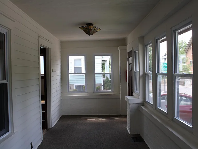 112 E Cottage Grove Ave — Photo 2