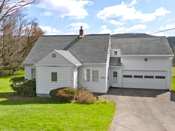 682 Castle Creek Rd, Binghamton, NY 13901