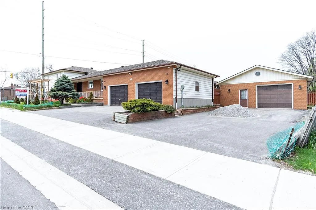 146 Harvie Rd photo 1