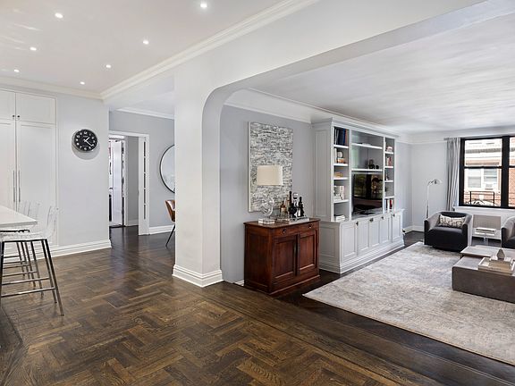 2nd image of 320 W 90th St APT 3E