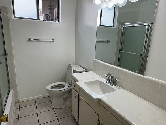 4th image of 930 Westbourne Dr #22