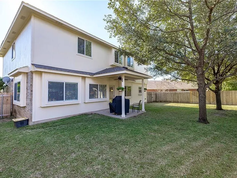 1405 Faustino Cv — Photo 29