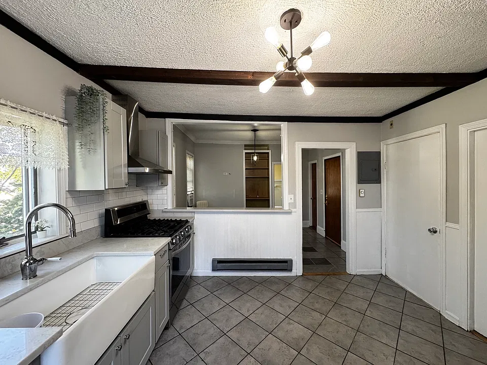203 3rd St