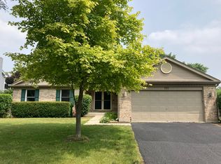 721 Mayfair Ln, Algonquin, IL 60102