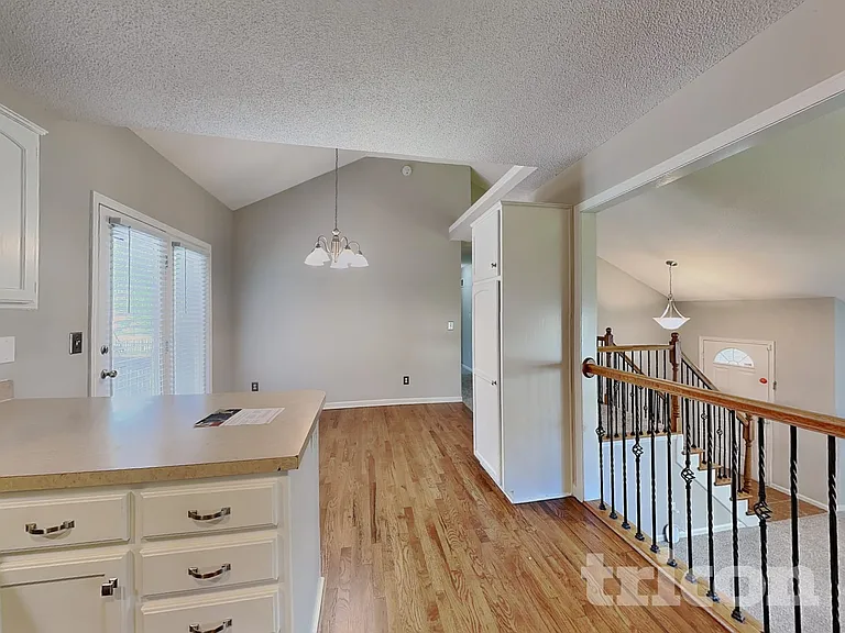 327 Shenandoah Dr — Photo 5