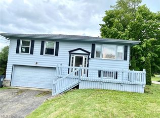 4595 Warwick Dr N, Canfield, OH