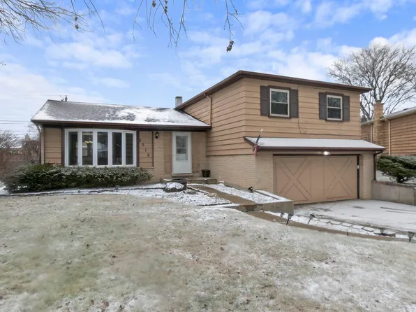 2018 E Seneca Ln, Mount Prospect, IL 60056