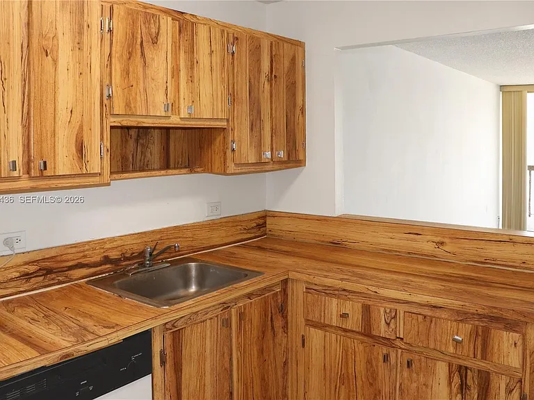 10425 SW 112th Ave #204 — Photo 3